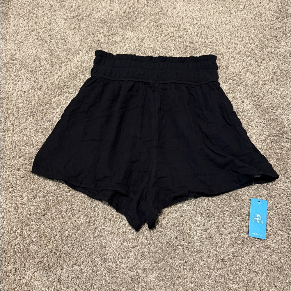 Cupshe Black High Waist Shorts with Ruffled Waist